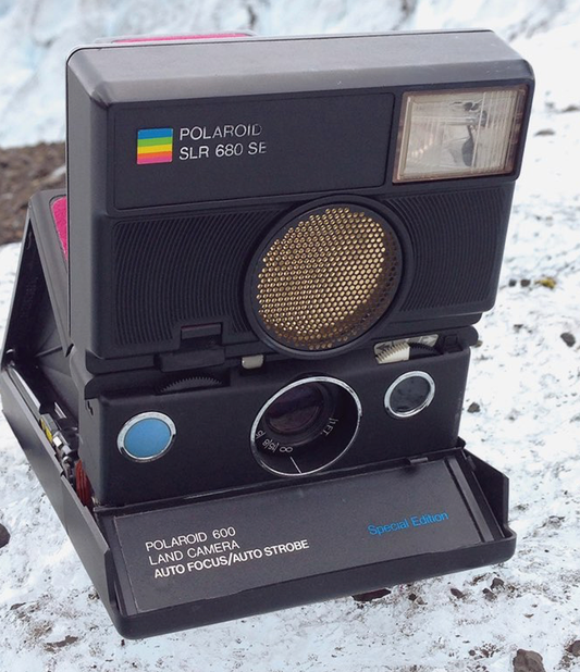 03-03 SLR 680 SE auto focus/auto strobe special edition