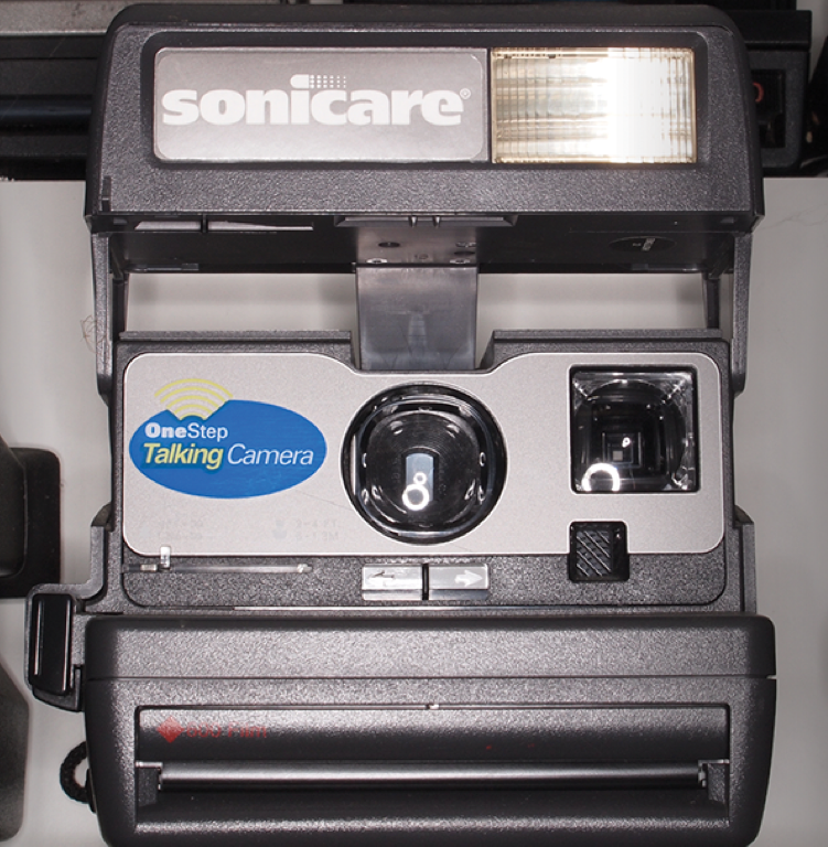 04-04 onestep Talking Camera 02 sonicare