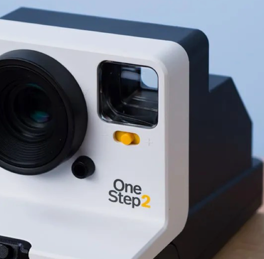 05-01 Polaroid onestep2 white 01