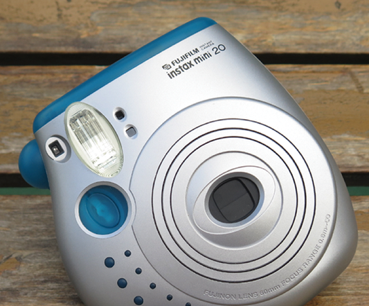 10-01 Fujifilm instax mini 20 03 light blue