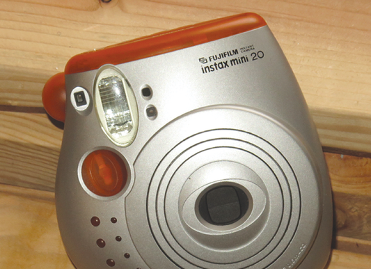 10-01 Fujifilm instax mini 20 03 orange