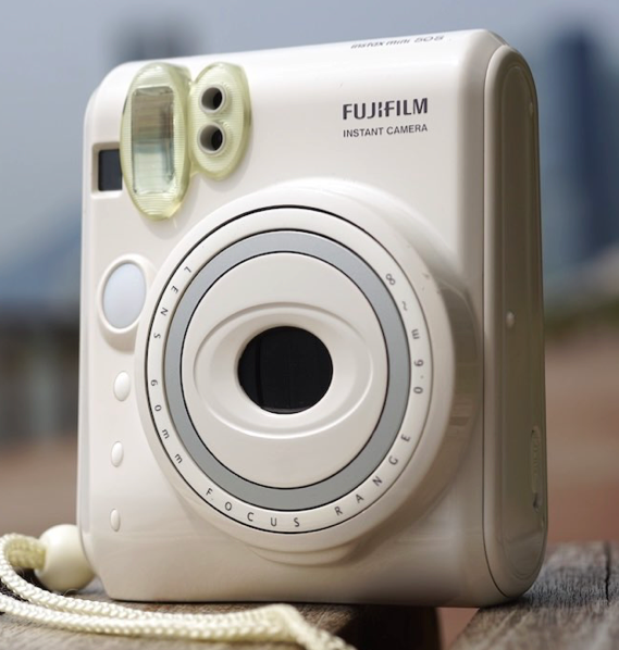 10-01 Fujifilm instax mini 50s piano white