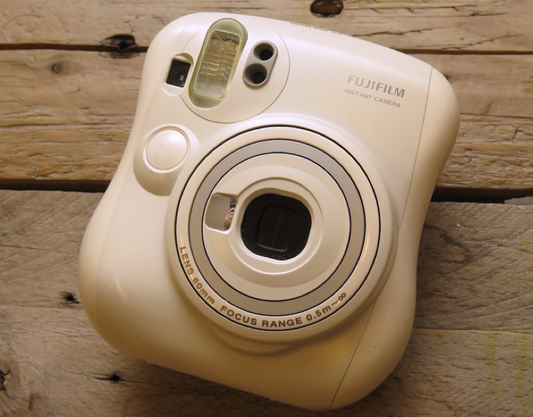 10-01 Fujifilm instax mini 25 02 white 01