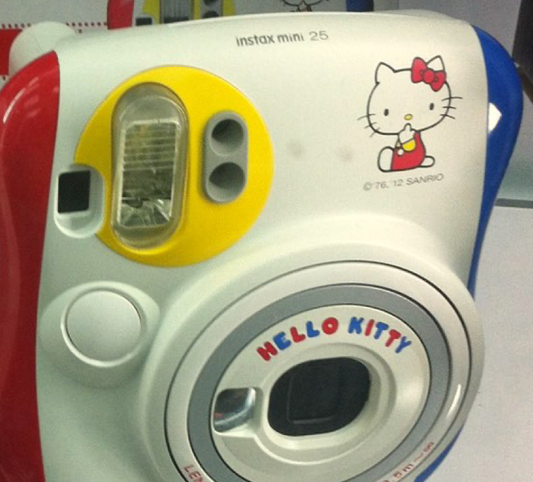 10-01 Fujifilm instax mini 25 hello kitty 02