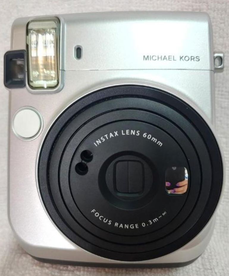 10-01 Fujifilm instax mini 70 Michael Kors Silver