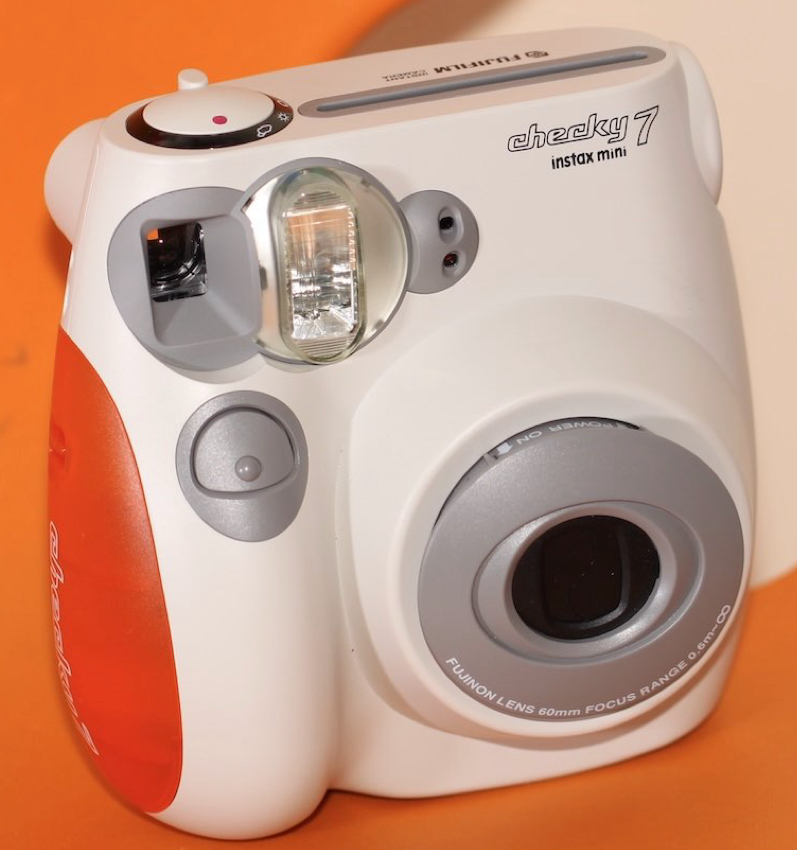 10-02 Fujifilm instax mini 7 03 checky orange