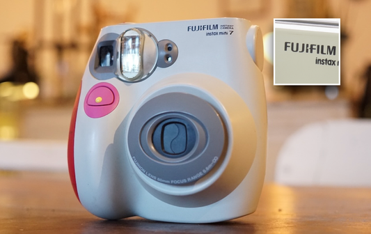 10-02 Fujifilm instax mini 7 02 red 02