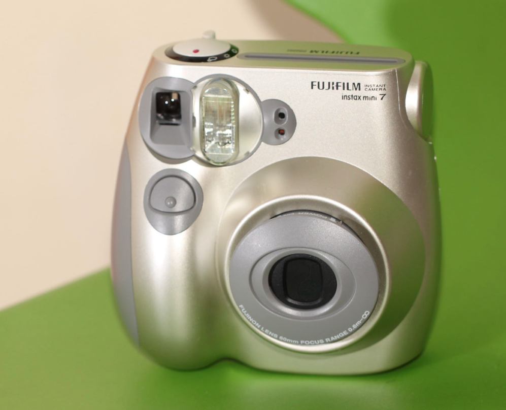 10-02 Fujifilm instax mini 7 02 light silver