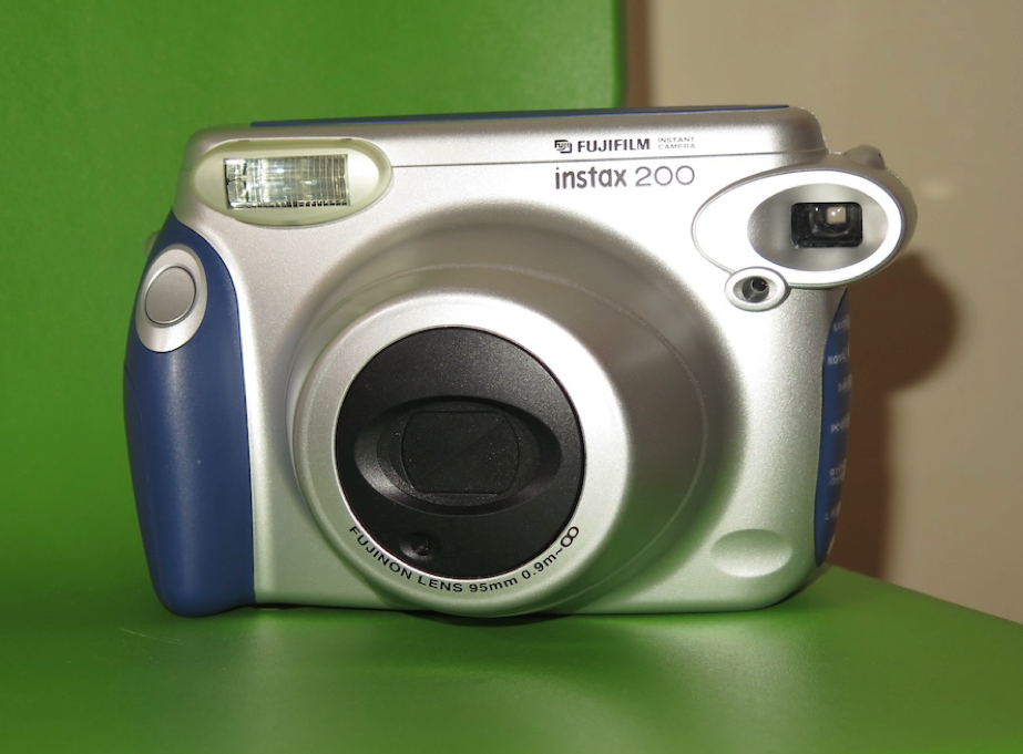 11-01 Fujifilm instax wide 200 01 silver v01