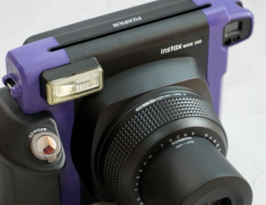 11-01 Fujifilm instax wide 300 02 black / purple