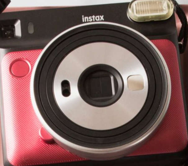 12-01 instax SQ6 05 ruby red